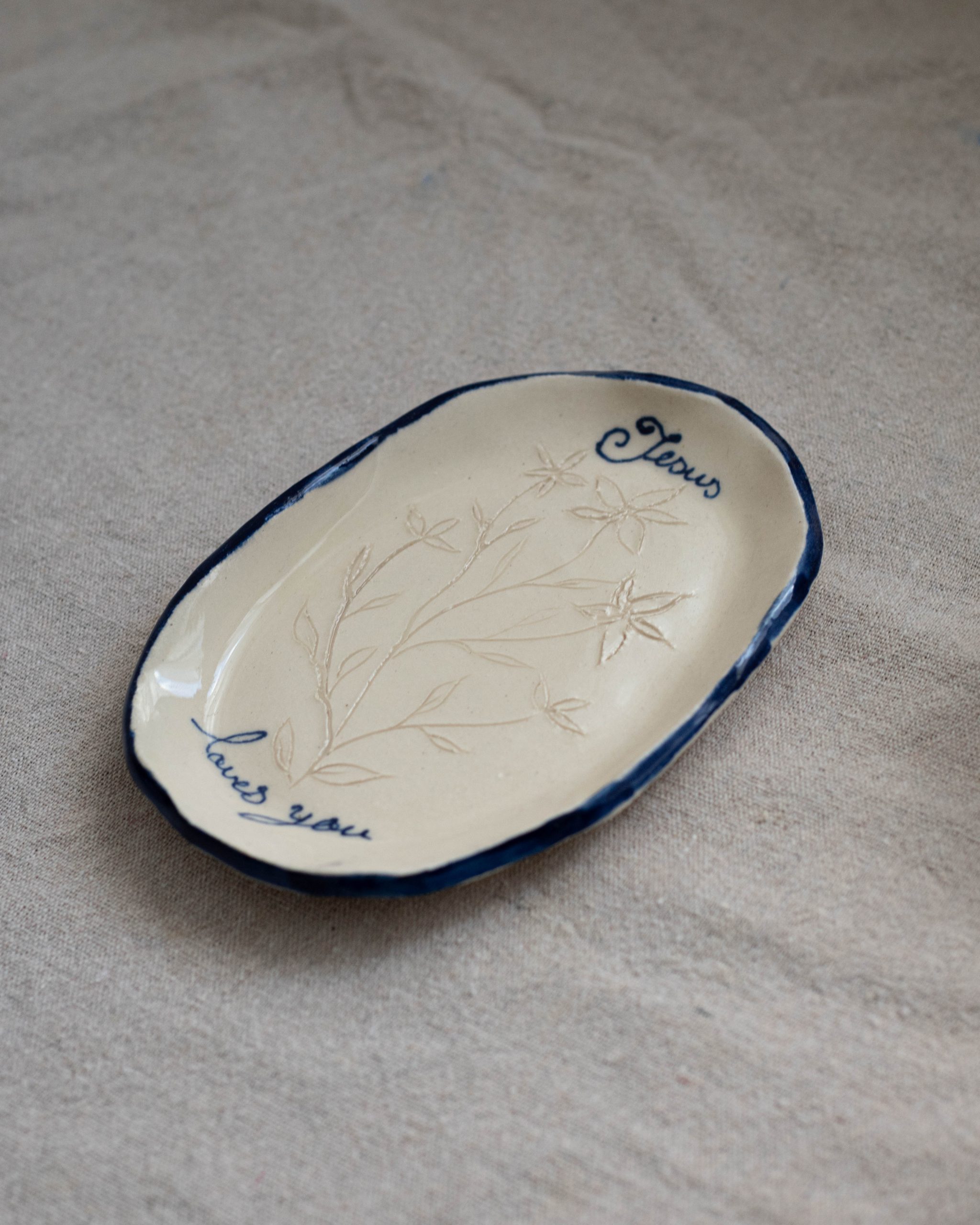 Jesus loves you dish-6596